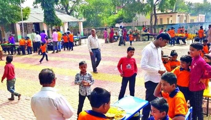 Childrens trend now to Zilla Parishad schools in Buldhana | आता मुलांना जिल्हा परिषद शाळांचा लळा!