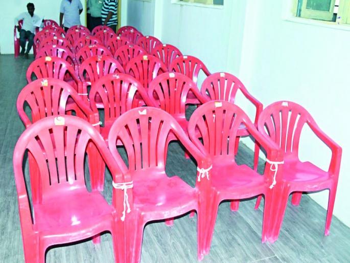  The ruling party members from Bhusawal stand before the meeting | भुसावळला सत्ताधारी सदस्यांमध्येच सभेपूर्वी खडाजंगी