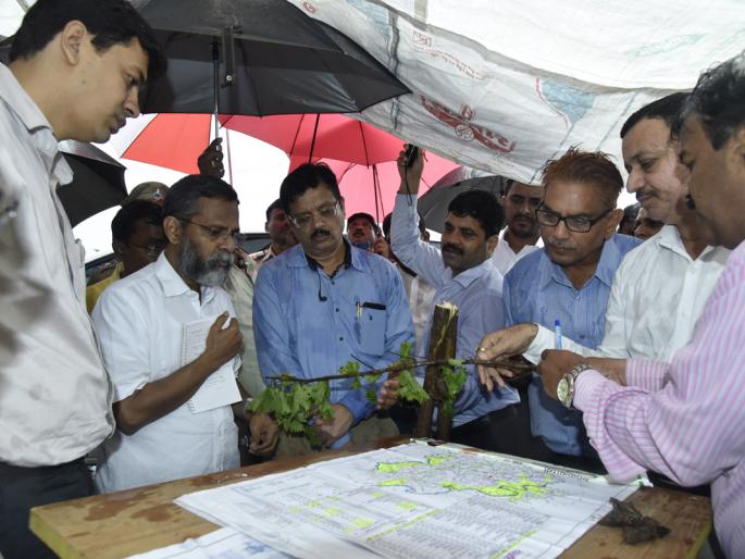 The central squad's retreat to Satara, many deprived of help | केंद्रीय पथकाची साताऱ्याकडे पाठ, अनेकजण मदतीपासून वंचित The central squad's retreat to Satara, many deprived of help | केंद्रीय पथकाची साताऱ्याकडे पाठ, अनेकजण मदतीपासून वंचित