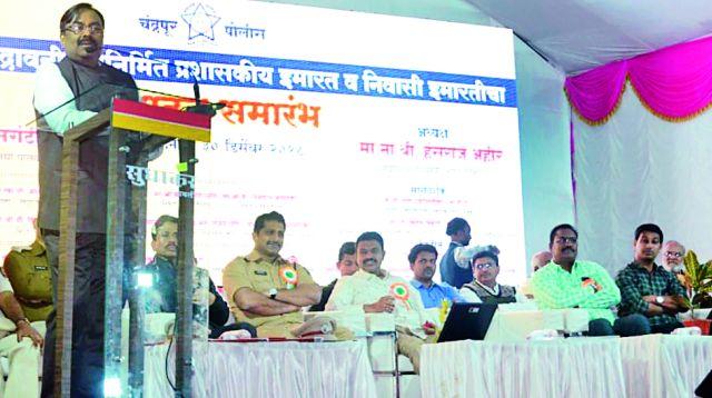 Police like buildings should be smart too | इमारतीसारखे पोलिसांनीही स्मार्ट व्हावे