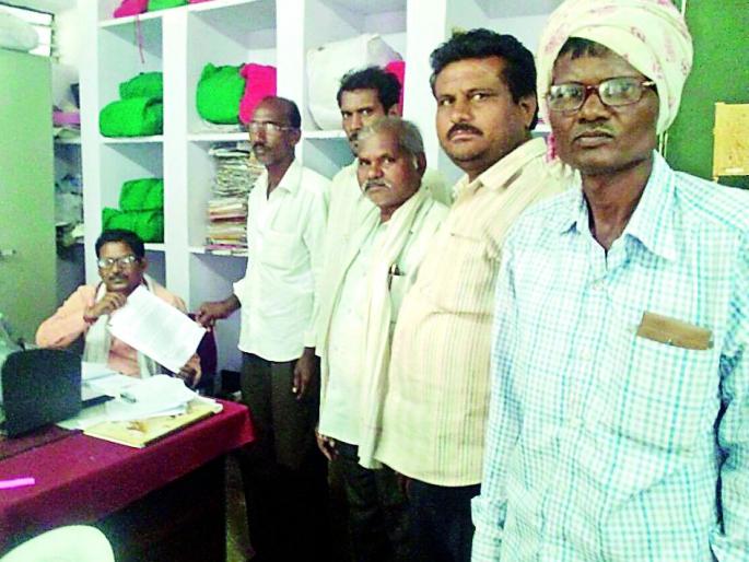 De-addiction on the sub-district of Vahanagea | वहाणगावच्या उपसरपंचावरील जिल्हाबंदी हटवा