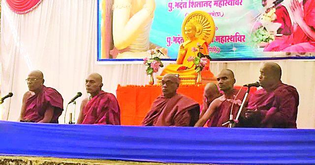 Sangramagiri land has been celebrated by millions of Dhammans | संघरामगिरी भूमीला लाखो धम्मबांधवांनी केले वंदन Sangramagiri land has been celebrated by millions of Dhammans | संघरामगिरी भूमीला लाखो धम्मबांधवांनी केले वंदन