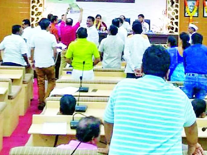 The General Assembly is busy on various issues | विविध विषयांवर आमसभेत गदारोळ The General Assembly is busy on various issues | विविध विषयांवर आमसभेत गदारोळ