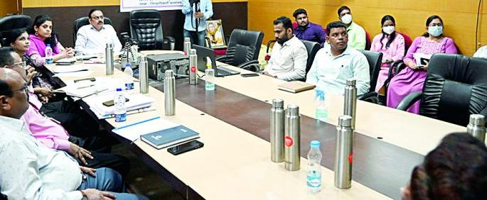 Four health centers serve patients in the face of heavy rains | ऐन पावसाळ्याच्या तोंडावर चार आरोग्य केंद्रे रुग्णसेवेत Four health centers serve patients in the face of heavy rains | ऐन पावसाळ्याच्या तोंडावर चार आरोग्य केंद्रे रुग्णसेवेत