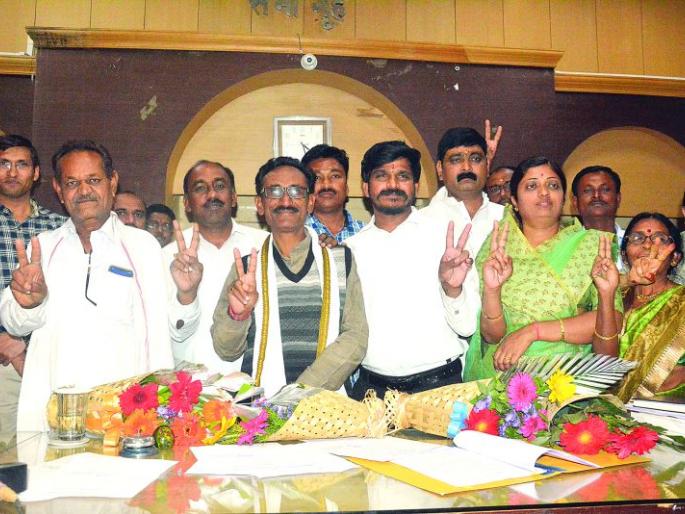 Bharip-bms dominate Akola Zilla Parishad's chairperson post! | अकोला जिल्हा परिषदेच्या सभापती पदांवर भारिप-बमसंचे वर्चस्व! Bharip-bms dominate Akola Zilla Parishad's chairperson post! | अकोला जिल्हा परिषदेच्या सभापती पदांवर भारिप-बमसंचे वर्चस्व!