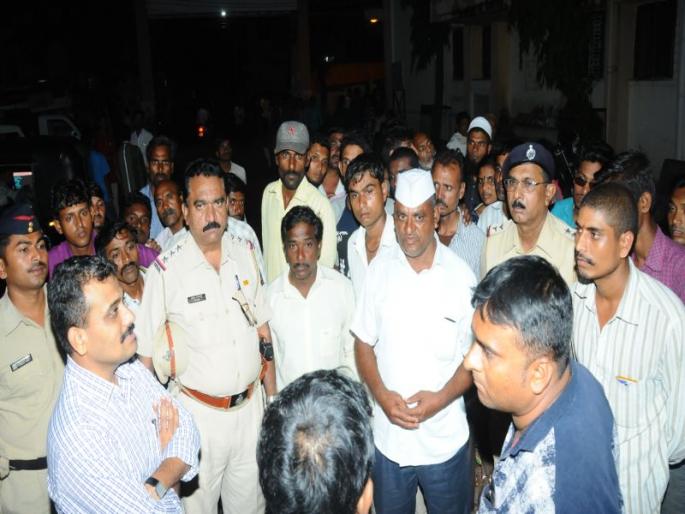 The funeral of marriage was stopped in Mamurabad | ममुराबादला विवाहितेचे अंत्यसंस्कार रोखले The funeral of marriage was stopped in Mamurabad | ममुराबादला विवाहितेचे अंत्यसंस्कार रोखले