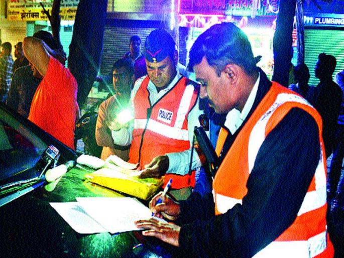 Drunk & drive: A check-up by police from the city's 'Breath Analyzer' | ड्रंक अ‍ॅण्ड ड्राइव्ह : शहरात पोलिसांकडून नाकाबंदी ‘ब्रेथ अ‍ॅनालाइजर’द्वारे तपासणी