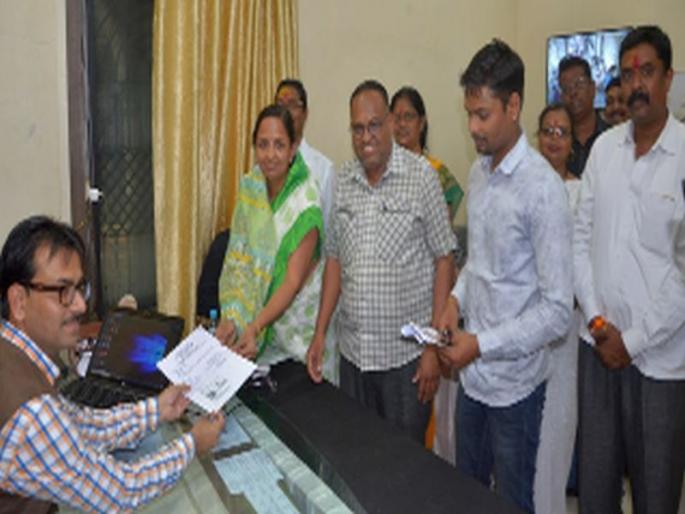 Last day 101 candidates withdrawn | अखेरच्या दिवशी १०१ उमेदवारांची माघार Last day 101 candidates withdrawn | अखेरच्या दिवशी १०१ उमेदवारांची माघार