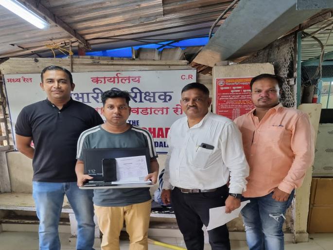 Youth arrested for black market of railway tickets | रेल्वे तिकिटाचा काळा बाजार करणाऱ्या तरुणास अटक  Youth arrested for black market of railway tickets | रेल्वे तिकिटाचा काळा बाजार करणाऱ्या तरुणास अटक