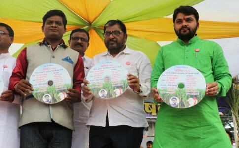 Sangli artists 'poshinda' | सांगलीतील कलाकारांनी साकारला ‘पोशिंदा’ Sangli artists 'poshinda' | सांगलीतील कलाकारांनी साकारला ‘पोशिंदा’