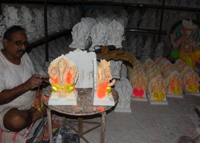 Ganesha idol prices increase by 5% | गणेश मूर्तीच्या दरांमध्ये ७ टक्यांपर्यंत वाढ Ganesha idol prices increase by 5% | गणेश मूर्तीच्या दरांमध्ये ७ टक्यांपर्यंत वाढ