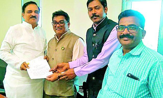 To transport the transport minister to the station | स्थानकासाठी परिवहनमंत्र्यांना साकडे To transport the transport minister to the station | स्थानकासाठी परिवहनमंत्र्यांना साकडे