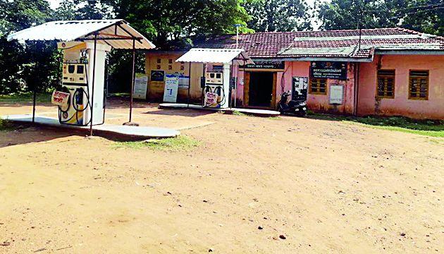 Etapally and Dhanrote Petrol in Bombayabombo | एटापल्ली व धानोरात पेट्रोलची बोंबाबोंब