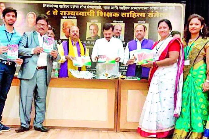 Publication of these books of petals, Yashoman and Sankalp | पाकळ्या, यशोमन व संकल्प या पुस्तकांचे प्रकाशन Publication of these books of petals, Yashoman and Sankalp | पाकळ्या, यशोमन व संकल्प या पुस्तकांचे प्रकाशन