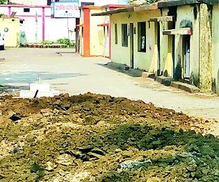 Business centers are important than health centers | आरोग्य केंद्रापेक्षा व्यापारी गाळे महत्त्वाचे Business centers are important than health centers | आरोग्य केंद्रापेक्षा व्यापारी गाळे महत्त्वाचे