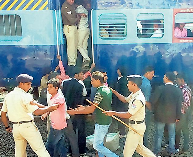 Railway Department recovers 15 lakh fine | रेल्वे विभागाने केला १५ लाखांचा दंड वसूल Railway Department recovers 15 lakh fine | रेल्वे विभागाने केला १५ लाखांचा दंड वसूल