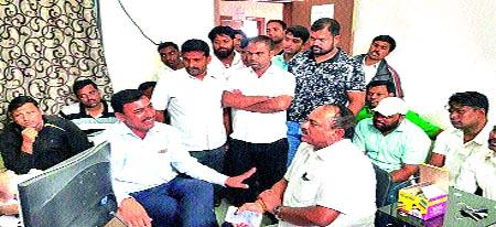 Due to the increase in the growth, the villagers are angry | शुल्क वाढीमुळे ग्रामस्थ संतप्त Due to the increase in the growth, the villagers are angry | शुल्क वाढीमुळे ग्रामस्थ संतप्त