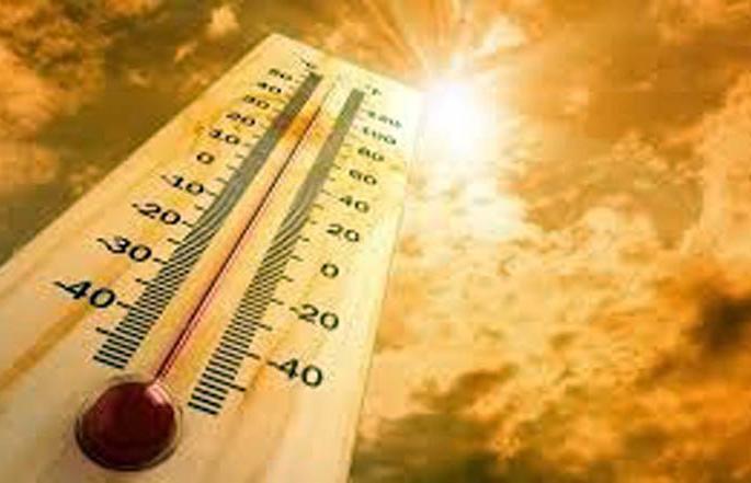 The heat has gone beyond 40 degrees | उन्हाचा पारा गेला ४0 अंशांच्या पुढे The heat has gone beyond 40 degrees | उन्हाचा पारा गेला ४0 अंशांच्या पुढे