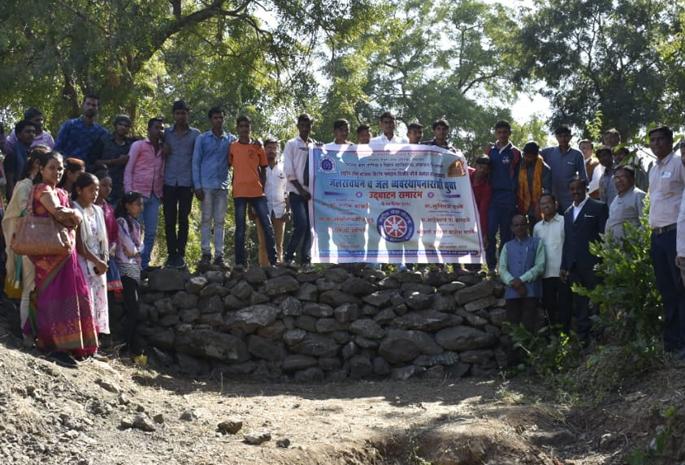 The Vanrai barriage from the Student's Work | विद्यार्थ्यांनी श्रमदानातून साकारला वनराई बंधारा