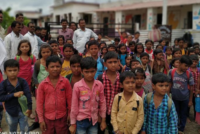 Dist. W Locked up school | जि. प. शाळेला ठोकले कुलूप Dist. W Locked up school | जि. प. शाळेला ठोकले कुलूप