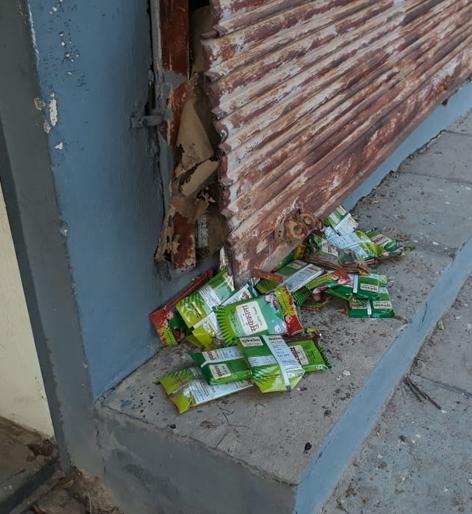 For four years, chikki lying in a godown | चार वर्षांपासून चिक्की गोदामात पडून For four years, chikki lying in a godown | चार वर्षांपासून चिक्की गोदामात पडून