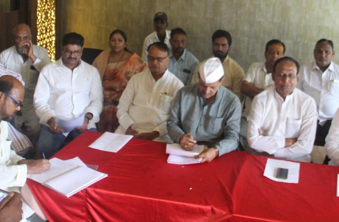 Respond to interviews with congressional aspirants | काँग्रेस इच्छुकांच्या मुलाखतींना प्रतिसाद Respond to interviews with congressional aspirants | काँग्रेस इच्छुकांच्या मुलाखतींना प्रतिसाद