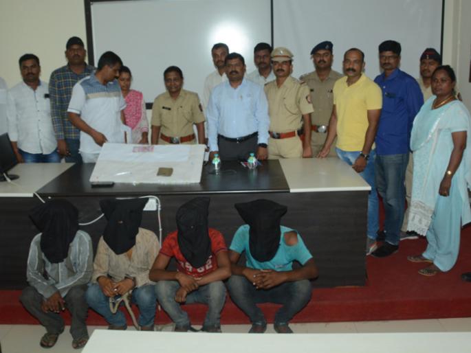 Robbers arrested within six hours | व्यापाऱ्याला लुटणारे लुटारू सहा तासांत गजाआड Robbers arrested within six hours | व्यापाऱ्याला लुटणारे लुटारू सहा तासांत गजाआड