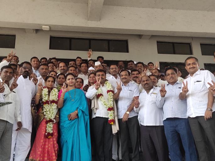 Report: As the Chairman, Deputy Chairman to NCP | कळवण : सभापती, उपसभापतीपद राष्ट्रवादीकडे Report: As the Chairman, Deputy Chairman to NCP | कळवण : सभापती, उपसभापतीपद राष्ट्रवादीकडे