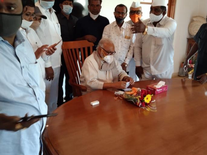 Demand for admission of traditional standard bearers to Trimbak Wari | त्र्यंबकच्या वारीला पारंपरिक मानकऱ्यांच्या प्रवेशाची मागणी Demand for admission of traditional standard bearers to Trimbak Wari | त्र्यंबकच्या वारीला पारंपरिक मानकऱ्यांच्या प्रवेशाची मागणी