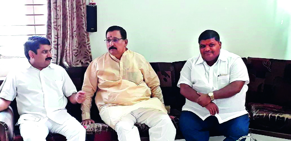 Time has passed, Mahadik is not promoted; Y He told Patil | वेळ गेली, महाडिकांचा प्रचार नाहीच;सतेज पाटील यांनी ए. वाय. पाटील यांना सुनावले Time has passed, Mahadik is not promoted; Y He told Patil | वेळ गेली, महाडिकांचा प्रचार नाहीच;सतेज पाटील यांनी ए. वाय. पाटील यांना सुनावले