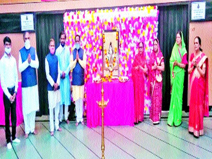 Mahesh Navami Mahotsav Image Worship at Home: Adherence to Distance Rules; The victory flag was hoisted | महेश नवमी महोत्सव घरोघरी साजरा प्रतिमापूजन : डिस्टन्स नियमांचे पालन; विजयध्वज फडकवला Mahesh Navami Mahotsav Image Worship at Home: Adherence to Distance Rules; The victory flag was hoisted | महेश नवमी महोत्सव घरोघरी साजरा प्रतिमापूजन : डिस्टन्स नियमांचे पालन; विजयध्वज फडकवला