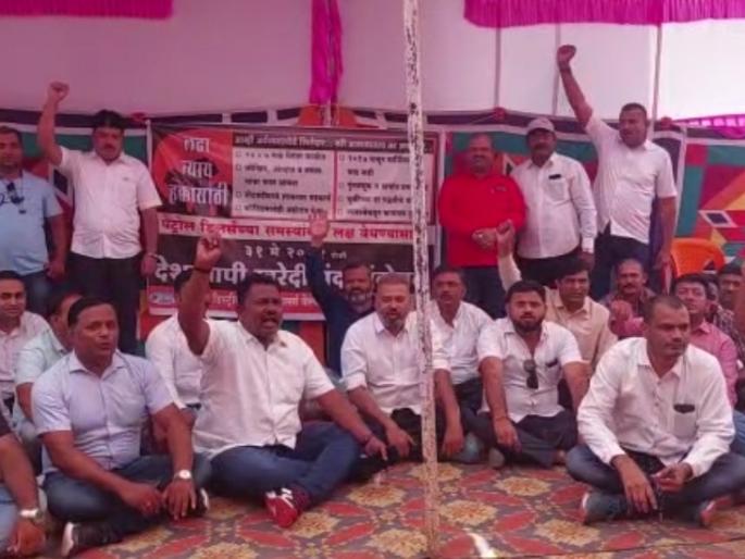 Protest of petrol pump drivers in Panewadi | पानेवाडीला पेट्रोलपंप चालकांची निदर्शने Protest of petrol pump drivers in Panewadi | पानेवाडीला पेट्रोलपंप चालकांची निदर्शने