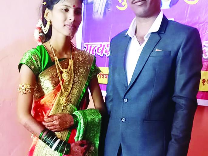 CoronaVirus: Ideal wedding! Parents' vows to swear to marriage | CoronaVirus : एक विवाह असाही ! आई - वडिलांच्या साक्षीने सहजीवनाची घेतली शपथ CoronaVirus: Ideal wedding! Parents' vows to swear to marriage | CoronaVirus : एक विवाह असाही ! आई - वडिलांच्या साक्षीने सहजीवनाची घेतली शपथ