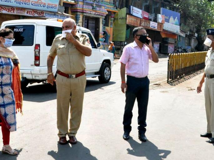 Understanding the sub-divisional officer Vasumana Pant gave the crowd to the market | बाजारात गर्दी करणाऱ्यांना उपविभागीय अधिकारी वसुमना पंत यांनी दिली समज