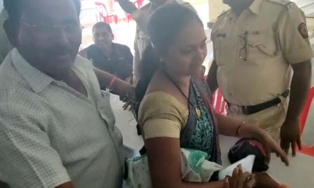 The last day of the retreat was a meditation and plea exercise | माघारीच्या अखेरच्या दिवशी मनधरणी आणि विनवणीची कसरत