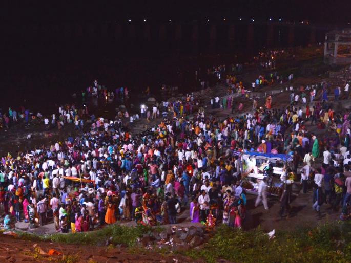 Only the police guard the Tapi shore | तापी काठावर केवळ पोलिसांचाच पहारा Only the police guard the Tapi shore | तापी काठावर केवळ पोलिसांचाच पहारा