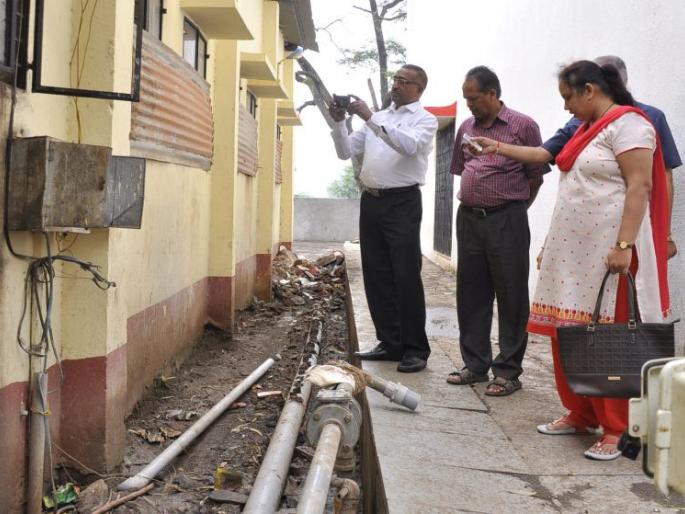 Inspector of Tribal Committee at Salsadi Ashramshala | त्रिसदस्यीय समितीची सलसाडी आश्रमशाळा येथे पाहणी Inspector of Tribal Committee at Salsadi Ashramshala | त्रिसदस्यीय समितीची सलसाडी आश्रमशाळा येथे पाहणी