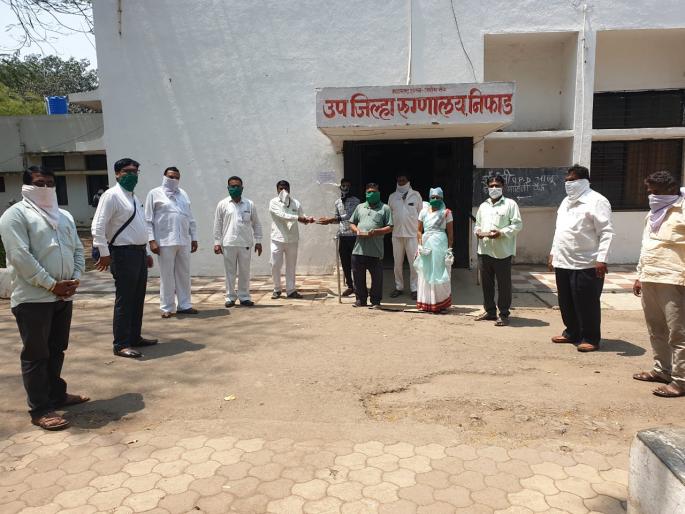 NIFAD provides social care for patients | निफाडला सामाजिक संस्थेतर्फे रूग्णांची भोजन व्यवस्था  NIFAD provides social care for patients | निफाडला सामाजिक संस्थेतर्फे रूग्णांची भोजन व्यवस्था