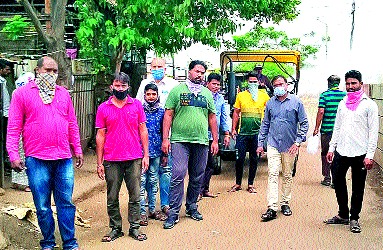 Spray the drug in the city area | शहर परिसरात औषध फवारणी