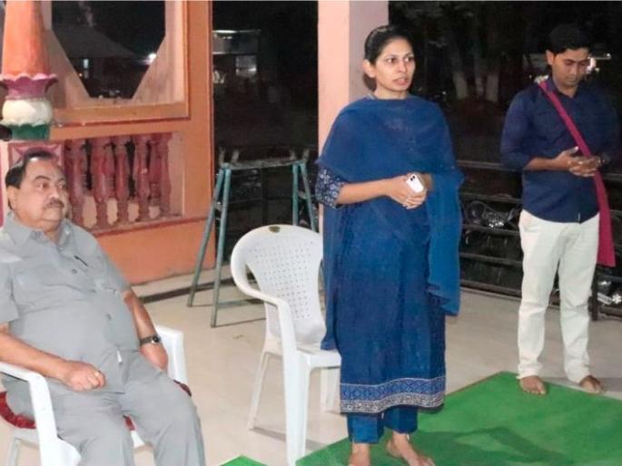 NCP leader Eknath Khadse and MP Raksha Khadse on the same platform | राष्ट्रवादीचे नेते एकनाथ खडसे व खासदार रक्षा खडसे एकाच व्यासपीठावर NCP leader Eknath Khadse and MP Raksha Khadse on the same platform | राष्ट्रवादीचे नेते एकनाथ खडसे व खासदार रक्षा खडसे एकाच व्यासपीठावर