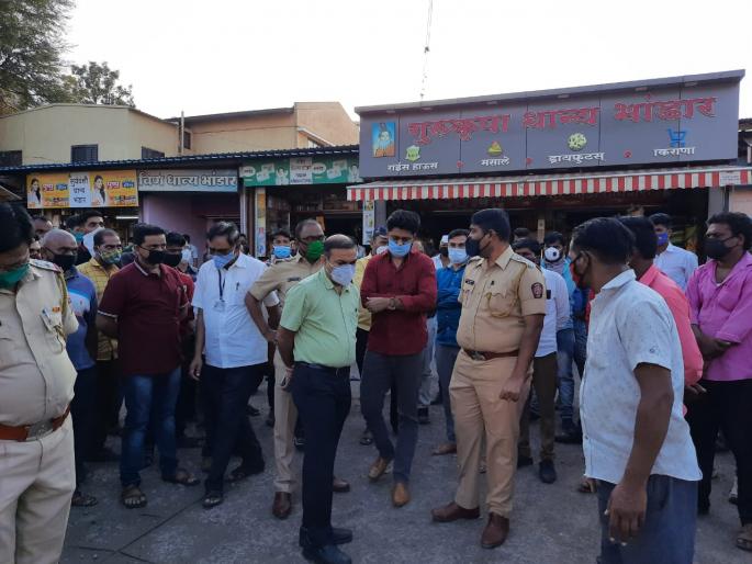 A barrage of traders with a sudden visit of officials | अधिकाऱ्यांच्या अचानक भेटीने व्यापाऱ्यांची तारांबळ A barrage of traders with a sudden visit of officials | अधिकाऱ्यांच्या अचानक भेटीने व्यापाऱ्यांची तारांबळ