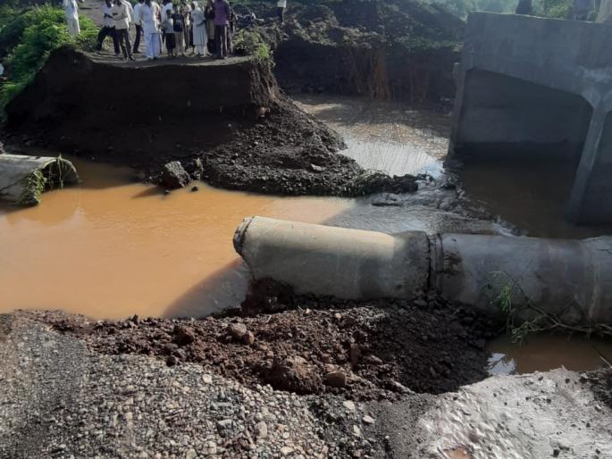 Cloudburst in Pathardi taluka; Damage to agriculture, roads, bridges carried away | पाथर्डी तालुक्यात ढगफुटी;शेतीचे नुकसान, रस्ते, पूल गेले वाहून Cloudburst in Pathardi taluka; Damage to agriculture, roads, bridges carried away | पाथर्डी तालुक्यात ढगफुटी;शेतीचे नुकसान, रस्ते, पूल गेले वाहून