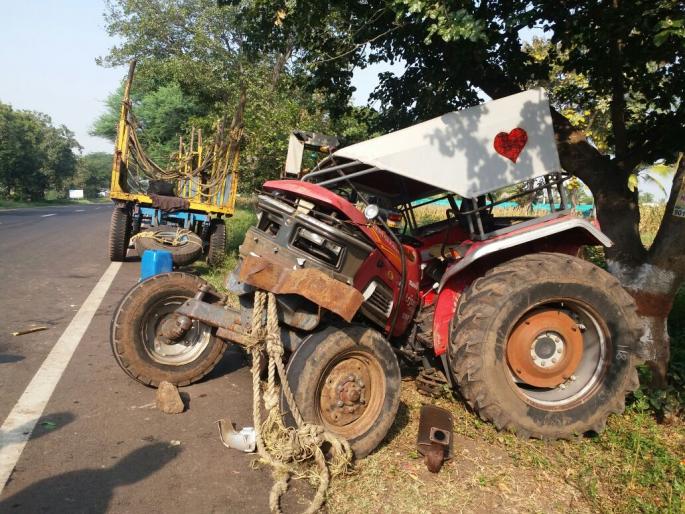 Hurricane: Traffic-pick-up of sugarcane tractor-pickup | ऊस वाहतूक ट्रॅक्टर-पिकअपची जोरदार धडक Hurricane: Traffic-pick-up of sugarcane tractor-pickup | ऊस वाहतूक ट्रॅक्टर-पिकअपची जोरदार धडक