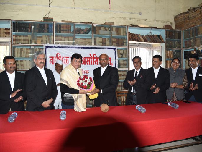 Chief District Judge Shinde felicitated by Nashik Bar Association | प्रधान जिल्हा न्यायाधीश शिंदे यांचा नाशिक बार असोसिएशनतर्फे सत्कार Chief District Judge Shinde felicitated by Nashik Bar Association | प्रधान जिल्हा न्यायाधीश शिंदे यांचा नाशिक बार असोसिएशनतर्फे सत्कार