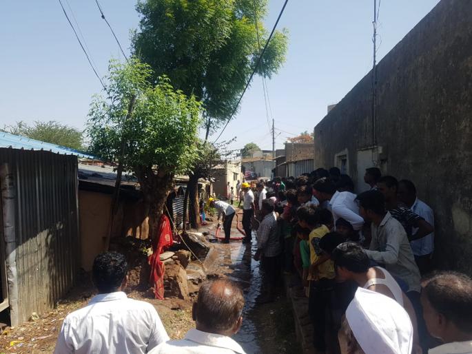  Pimpalgaon Baswant gets two houses fire | पिंपळगाव बसवंतला दोन घरांना आग