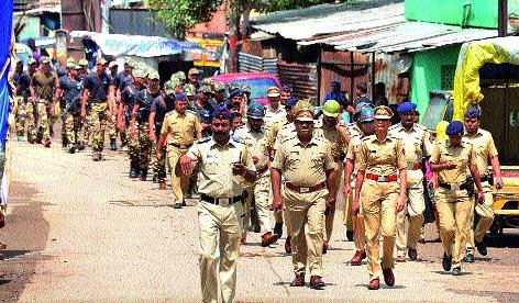 Police power demonstration | पोलिसांचे शक्तिप्रदर्शन Police power demonstration | पोलिसांचे शक्तिप्रदर्शन