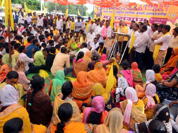 Parbhani: Dhangar community agitation for implementation of reservation | परभणी : आरक्षणाच्या अंमलबजावणीसाठी धनगर समाजाचे आंदोलन Parbhani: Dhangar community agitation for implementation of reservation | परभणी : आरक्षणाच्या अंमलबजावणीसाठी धनगर समाजाचे आंदोलन