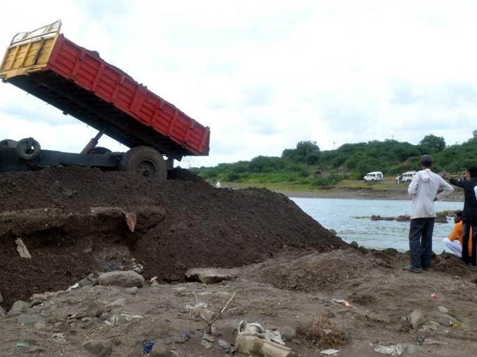 Parbhani: Rain saved crops in the district | परभणी : पावसाने जिल्ह्यातील पिकांना तारले Parbhani: Rain saved crops in the district | परभणी : पावसाने जिल्ह्यातील पिकांना तारले