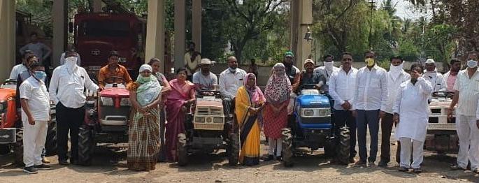 Seven state-of-the-art drug spraying machines for Chalisgaon through MLA Chavan | आमदार चव्हाणांमार्फत चाळीसगावसाठी सात अत्याधुनिक औषध फवारणी यंत्रे