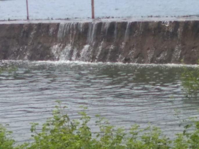 Kankraj Dam in Parola taluka filled up by recharge | पारोळा तालुक्यातील कंकराज धरण पुनर्भरणाने भरले Kankraj Dam in Parola taluka filled up by recharge | पारोळा तालुक्यातील कंकराज धरण पुनर्भरणाने भरले